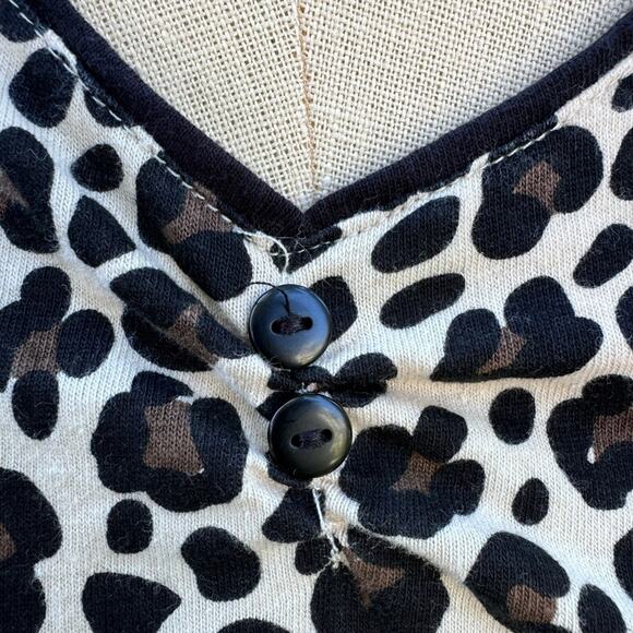 Adonna Leopard V-neck Top Blouse Women's size Small - Picture 6 of 7